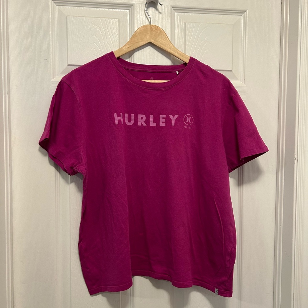 Hurley tshirt, size XXL, short sleeves, plum colour.